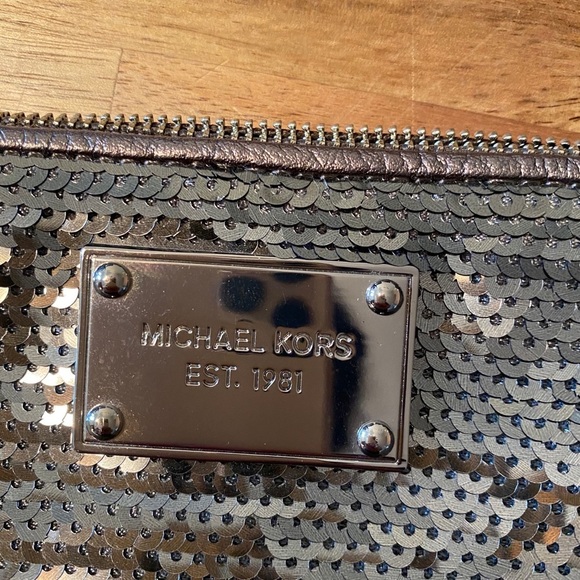 MICHAEL KORS ⭐️ sequin mini bag/wristlet - Picture 3 of 6